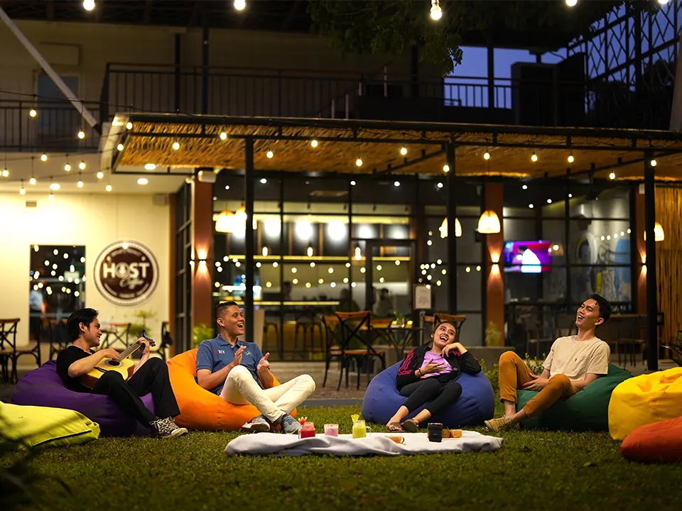 Host Coffee Shop